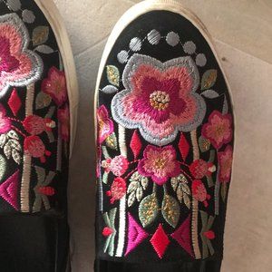 Johnny Was EMBROIDERED CANVAS SNEAKER 10M